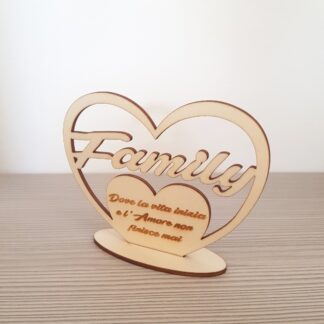 Decorazione in legno a forma di Cuore con dedica alla famiglia  