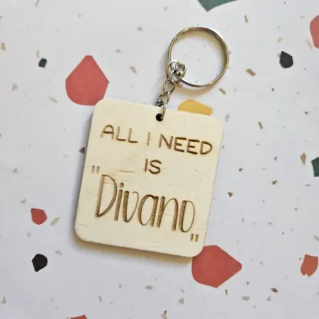 Portachiavi in Legno "All I need is Divano"