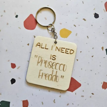 Portachiavi in Legno "All I Need is Prosecco Freddo"