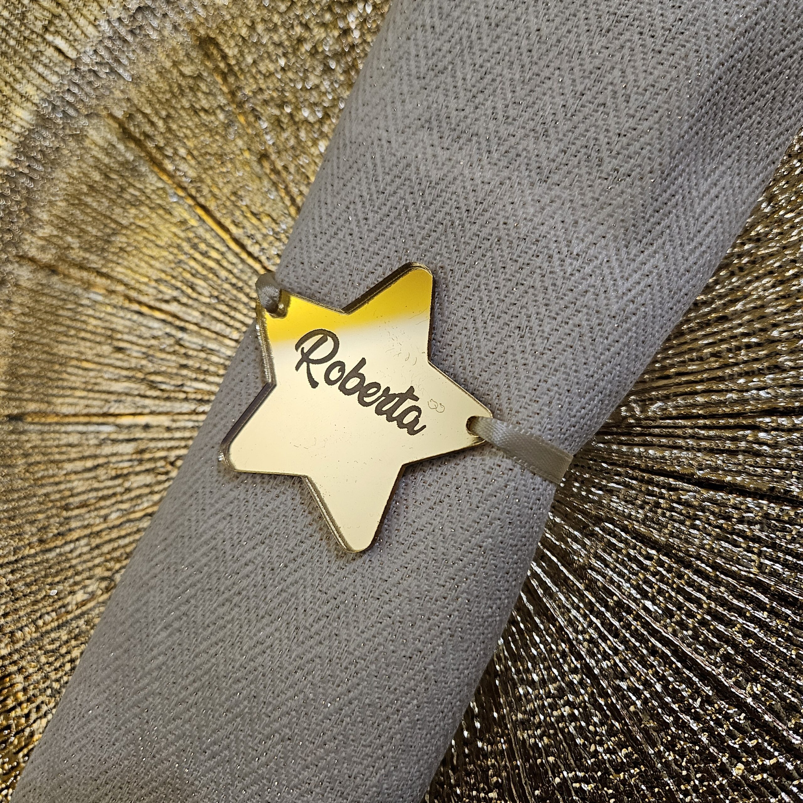 Räder Segnaposto Invernale A Forma Di Stella Con Fiocco, In Porcellana Scrivibile, Oro, 3,5x7 Cm, Lunghezza Cinturino 18,5 Cm