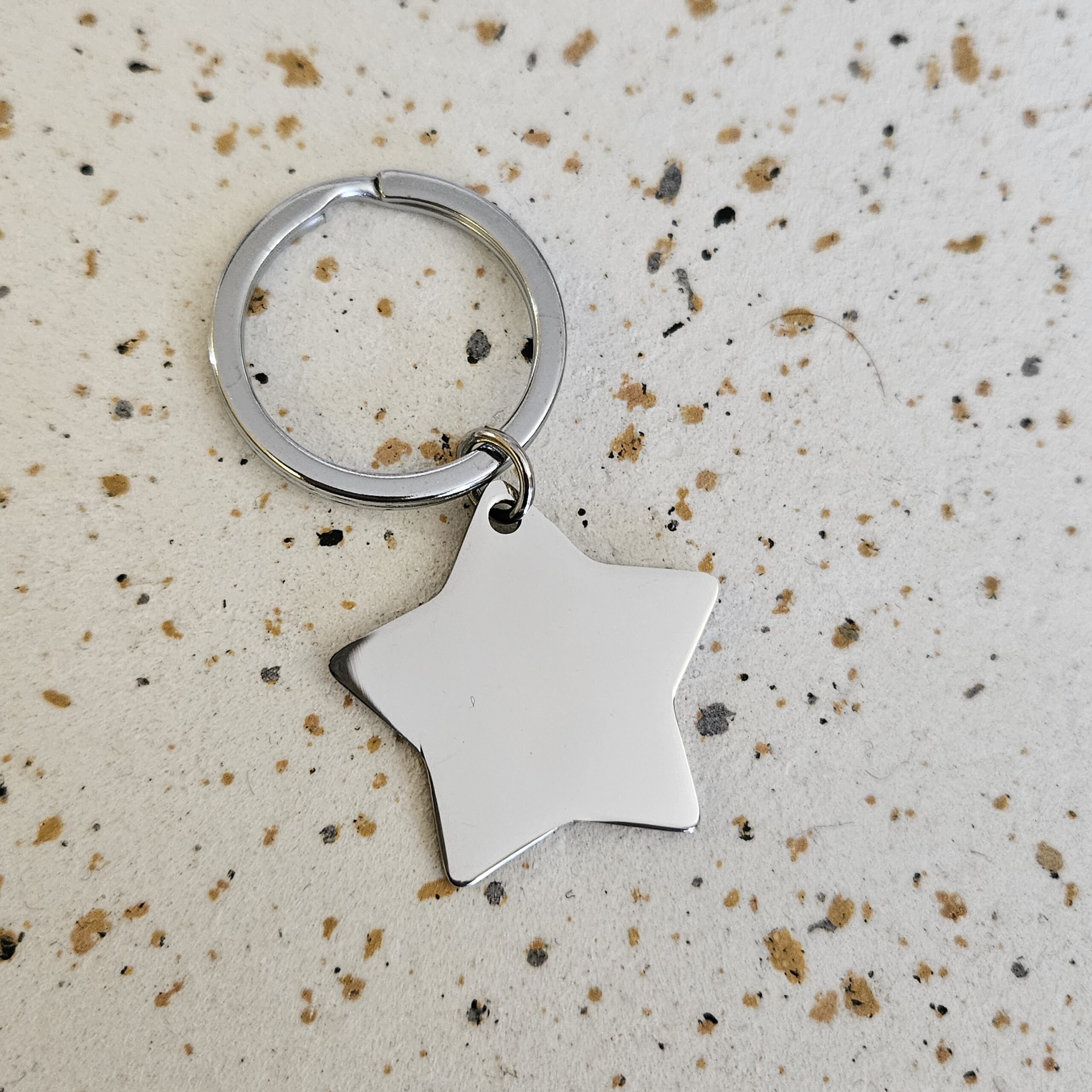 Portachiavi A Forma Di Stella Con Cordino – Ciondolo Glow-in-the-dark Per Telefono, Chiavi O Zaino – Resina, 4x4 Cm - 3