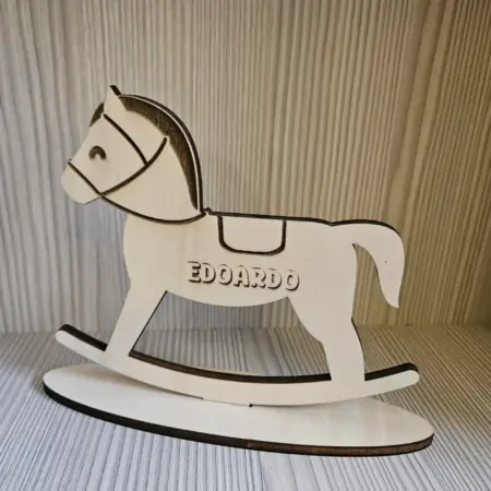Cavallo a dondolo in legno con nome