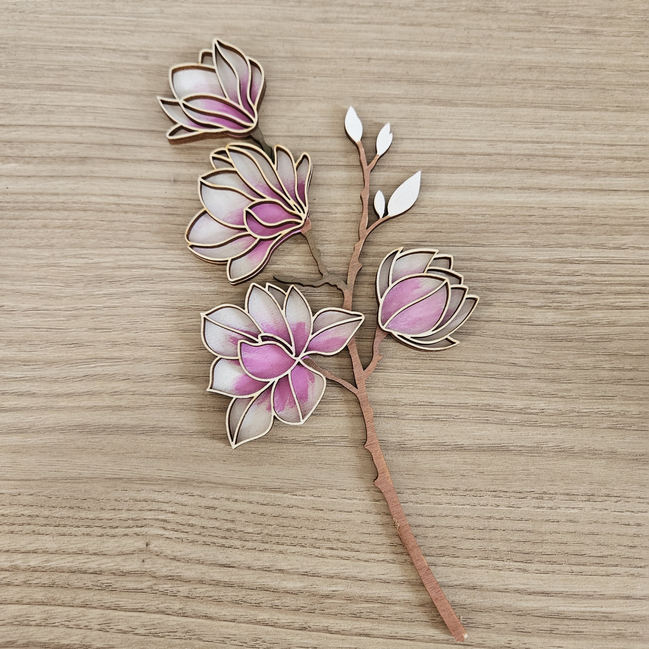 Magnolia in legno dipinta a mano
