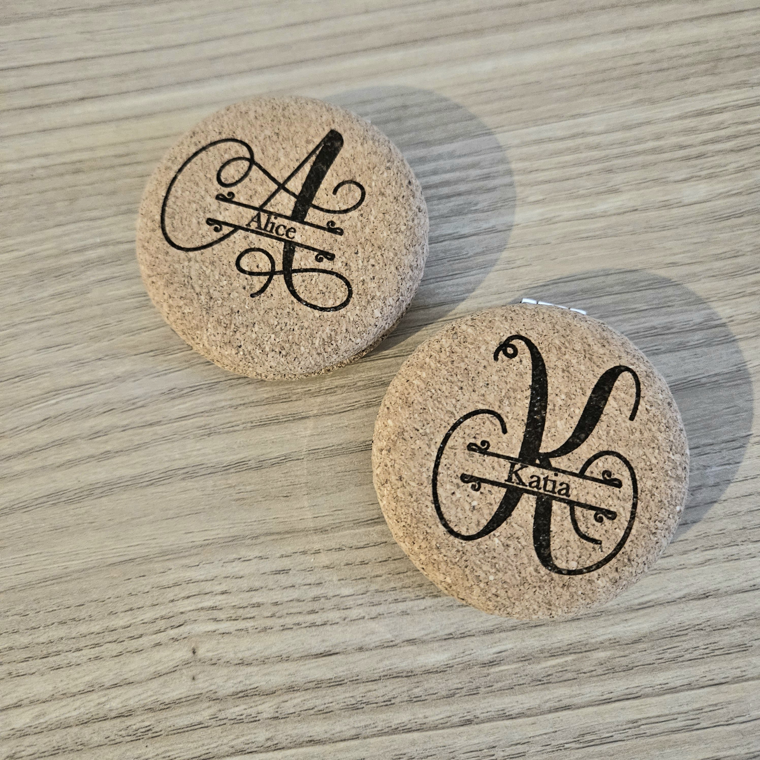 Specchietto da borsa rotondo in sughero Con Iniziale e nome - immagine 2