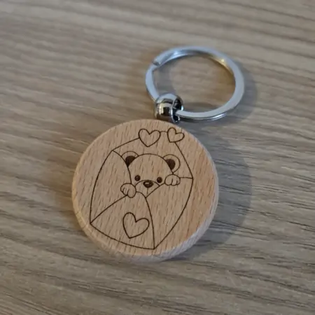 Portachiavi in Legno di Faggio rotondo "Orsetto Lettera Cuoricini"