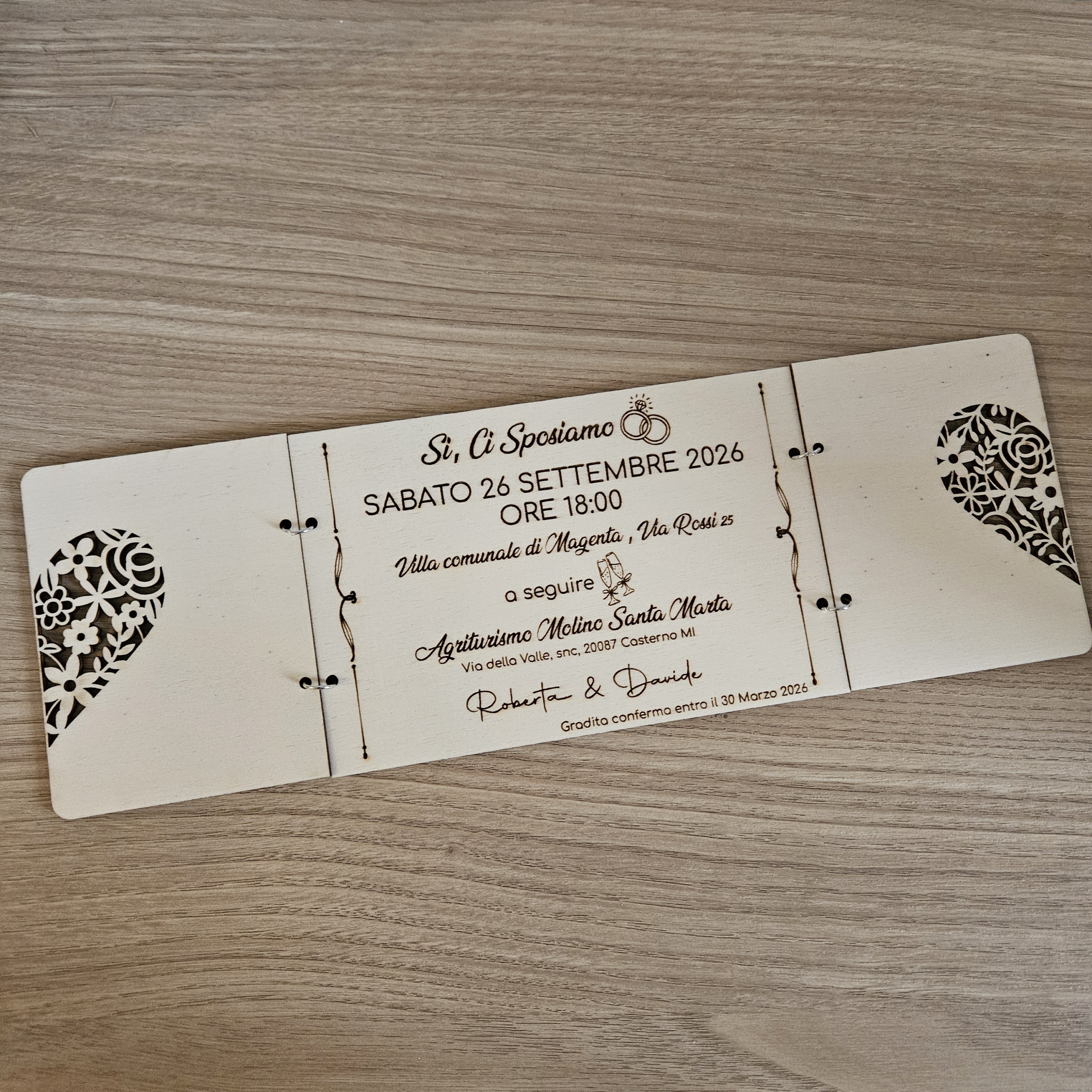 Partecipazione in legno per Matrimonio a libro con cuore - immagine 2