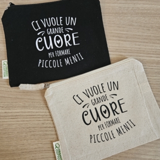 Pochette personalizzata "Ci vuole un Grande Cuore per formare piccole menti"