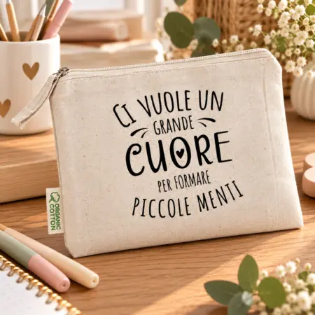 Pochette personalizzata "Ci vuole un Grande Cuore per formare piccole menti"