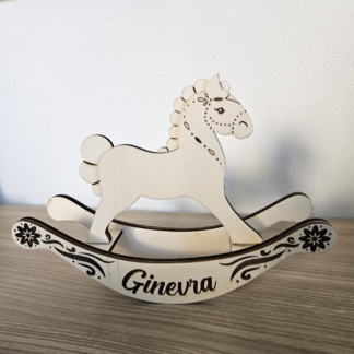 Cavallo a dondolo con nome