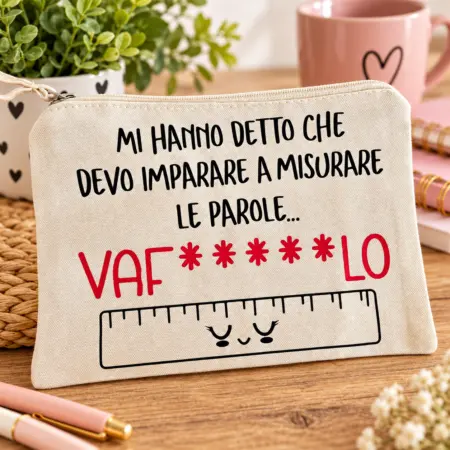Pochette personalizzata "Mi hanno detto che devo imparare a misurare le parole"